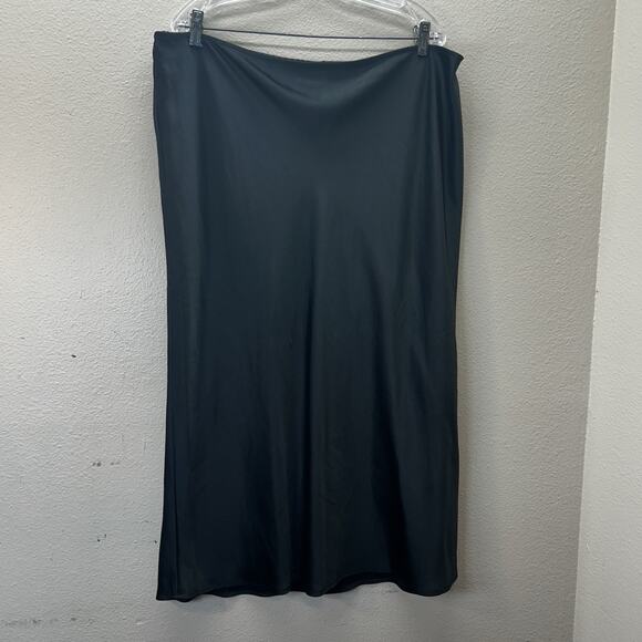 Old Navy Satin Maxi Skirt SZ 2X Black Pull On Side Slit Whimsigoth Y2K Fairy - Picture 1 of 10